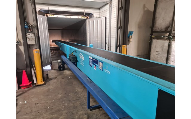 Dyno telescopic belt conveyor for devanning containers